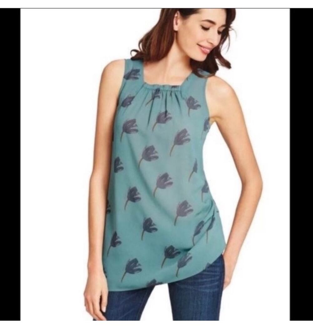 Cabi 984 Tulip top size M sleeveless